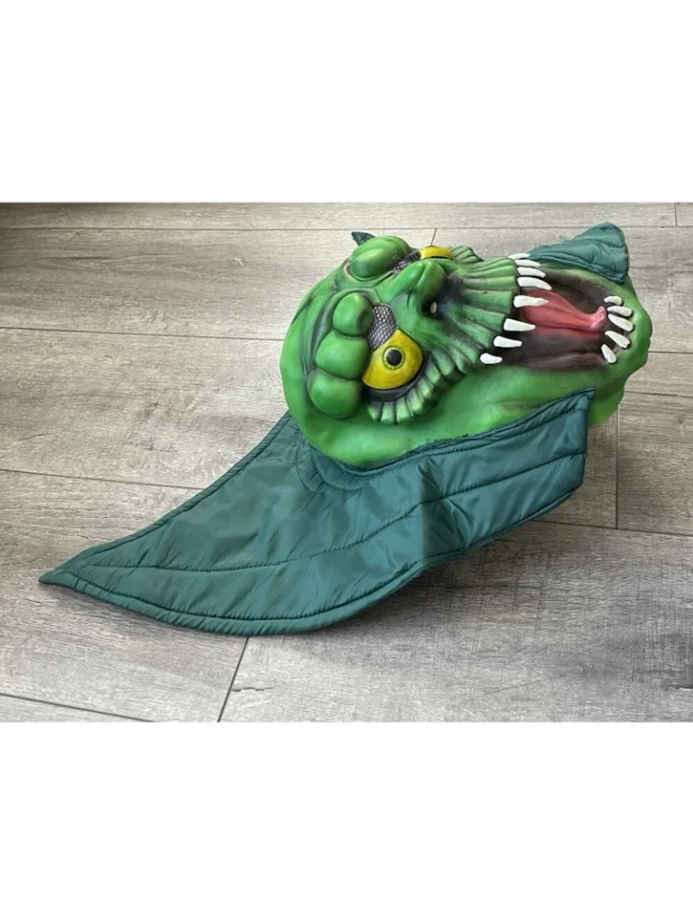 Rubie’s Green Fang Monster Collar Latex Mask Adult Halloween Horror Rare Vintage